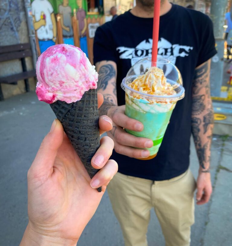 Vegan ice cream & coffee — photos