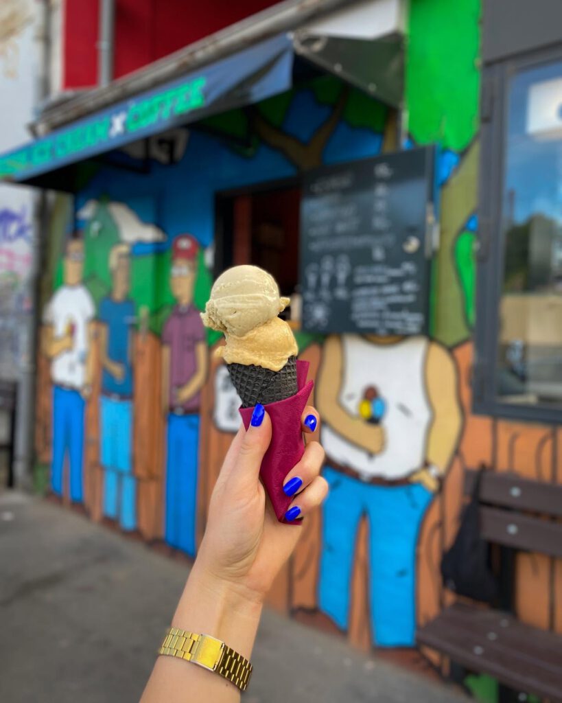 Vegan ice cream & coffee — photos