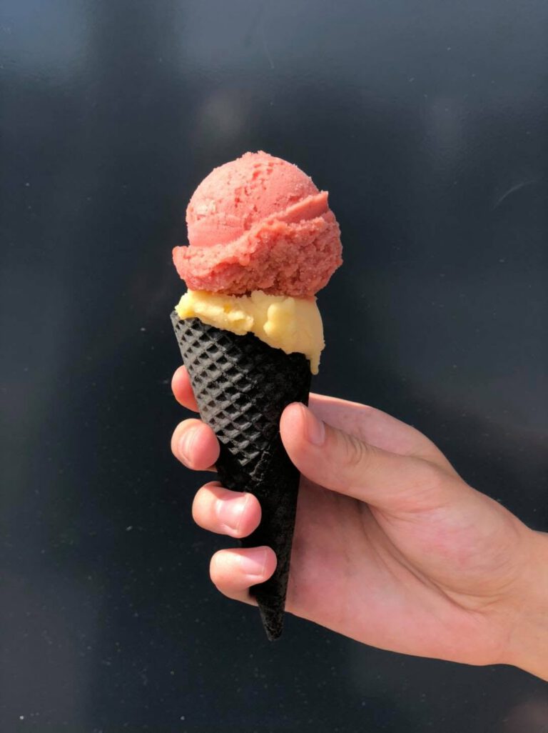 Vegan ice cream & coffee — photos