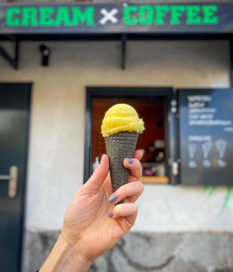 Vegan ice cream & coffee — photos